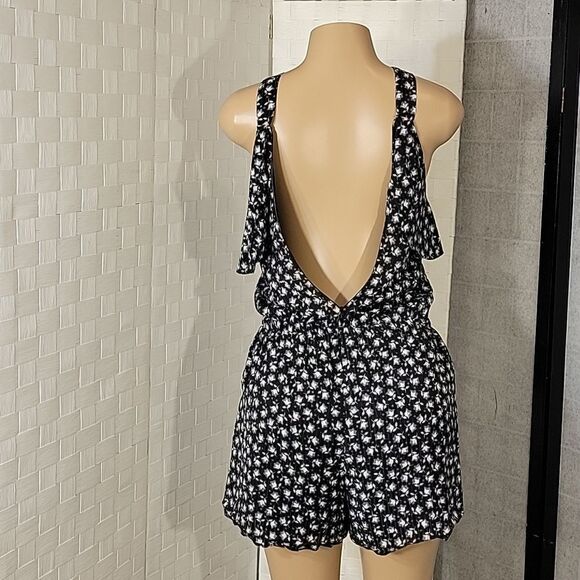 ANN TAYLOR LOFT HALTER FLORAL PRINT DESIGN TIE NECK SLEEVELESS WOMEN"S ROMPER - Picture 9 of 14